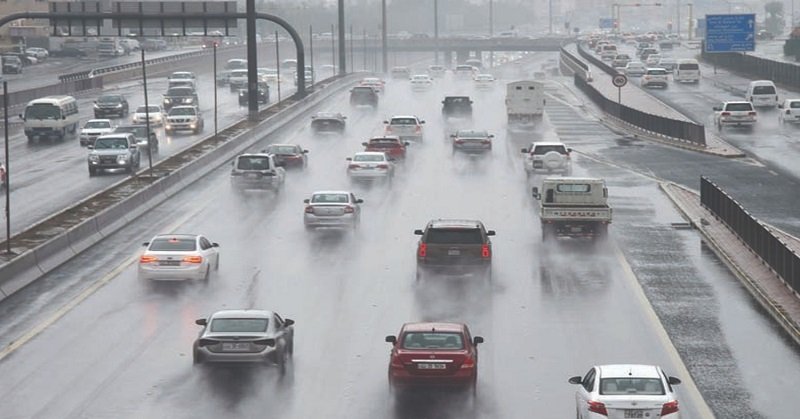 कुवैत अथाॅरिटी ने भारी बारिश के चलते जारी की चेतावनी, वाहन चालक रखें इन बातों का खास ध्यान