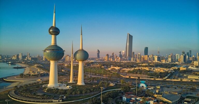 कुवैत ने की बड़ी कार्रवाई, 5000 प्रवासियों का निवास परमिट हुआ रद्द, जानिए क्या रही वजह
