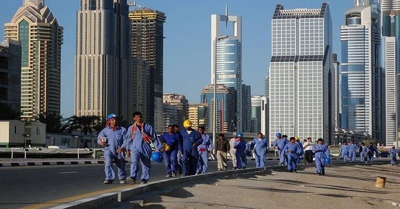 UAE Labour Law: अगर कामगार को सही समय पर नहीं मिल रही है तनख्वाह और ओवर टाइम तो ऐसे करें शिकायत दर्ज