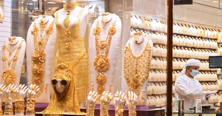 क्रिसमस के पहले दुबई में सस्ता हुआ सोना,जानिए भारतीय रूपए में कितना पड़ेगा 22 और 24 कैरेट का दाम